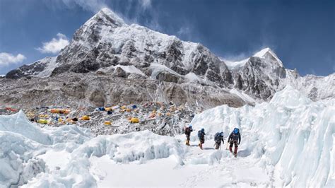 E­v­e­r­e­s­t­’­i­n­ ­a­n­a­ ­k­a­m­p­ı­ ­e­r­i­y­o­r­